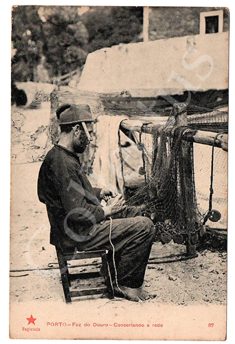 Postal antigo do Porto – Foz do Douro – Concertando a rede. Edição Estrela Vermelha