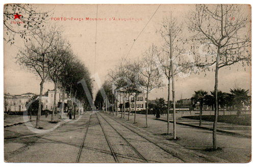 Postal antigo do Porto – Praça Mouzinho d’Albuquerque. Edição Estrela Vermelha