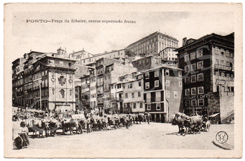 Postal antigo do Porto – Praça da Ribeira, carros esperando fretes. Edição Monteiro Guimarães