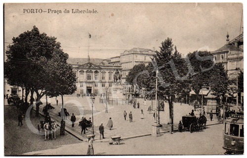 Postal antigo do Porto – Praça da Liberdade. Edição Grandes Armazéns Hermínios