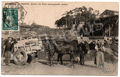 Postal antigo Arredores do Porto –Carro de bois carregando pedra