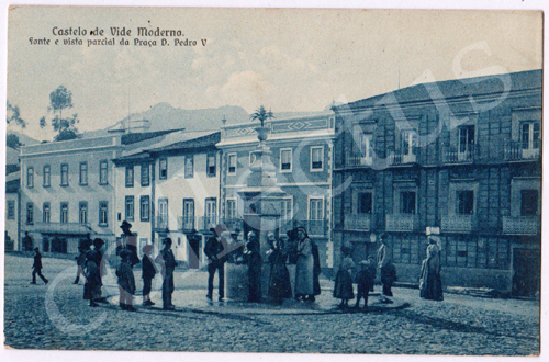 Postal antigo de Castelo de Vide Moderno. Fonte e vista parcial da Praça D.Pedro V