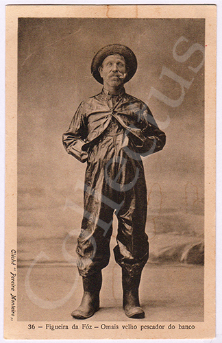 Postal antigo de costumes portugueses