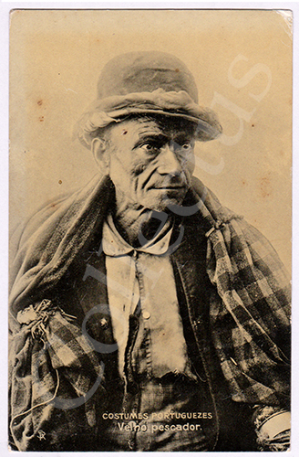 Postal antigo de costumes com um velho pescador