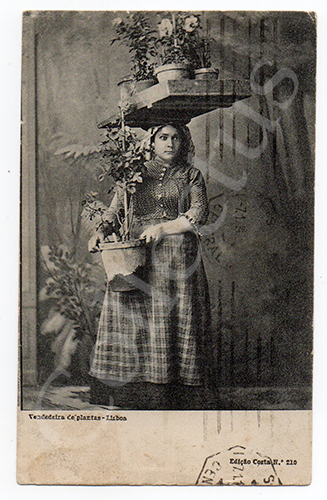 Postal antigo de costumes portugueses
