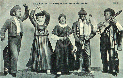 Postal antigo de costumes portugueses