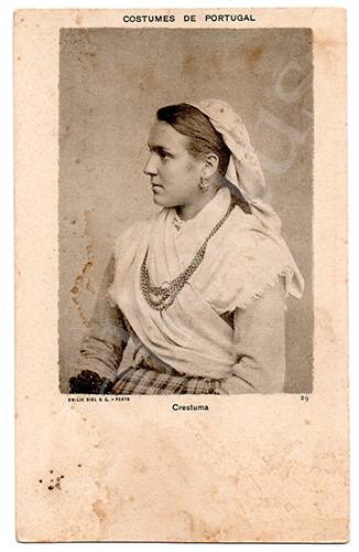 Postal antigo de costumes portugueses de Emílio Biel