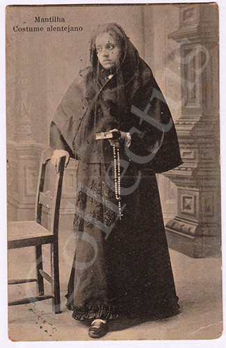 Postal antigo de costumes portugueses