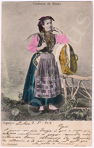 Postal antigo de costumes portugueses